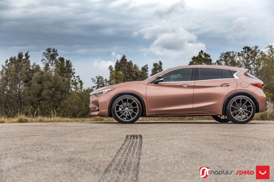  Infiniti QX30S 2.0t AWD on Vossen Wheels (CVT) 2017 года  (фото 2 из 24)